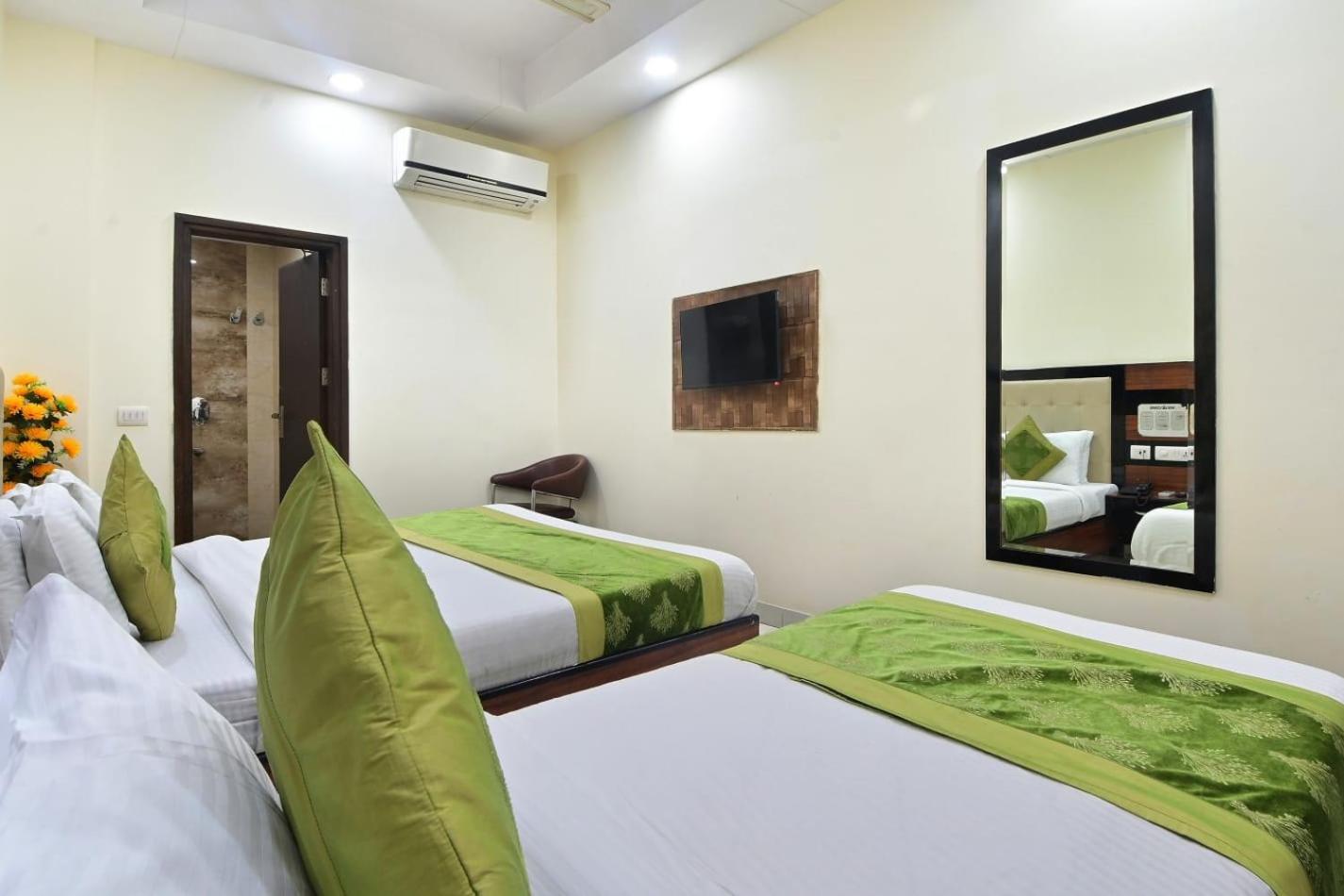 Hotel Emporio View - New Delhi Railway Station - Paharganj Екстериор снимка