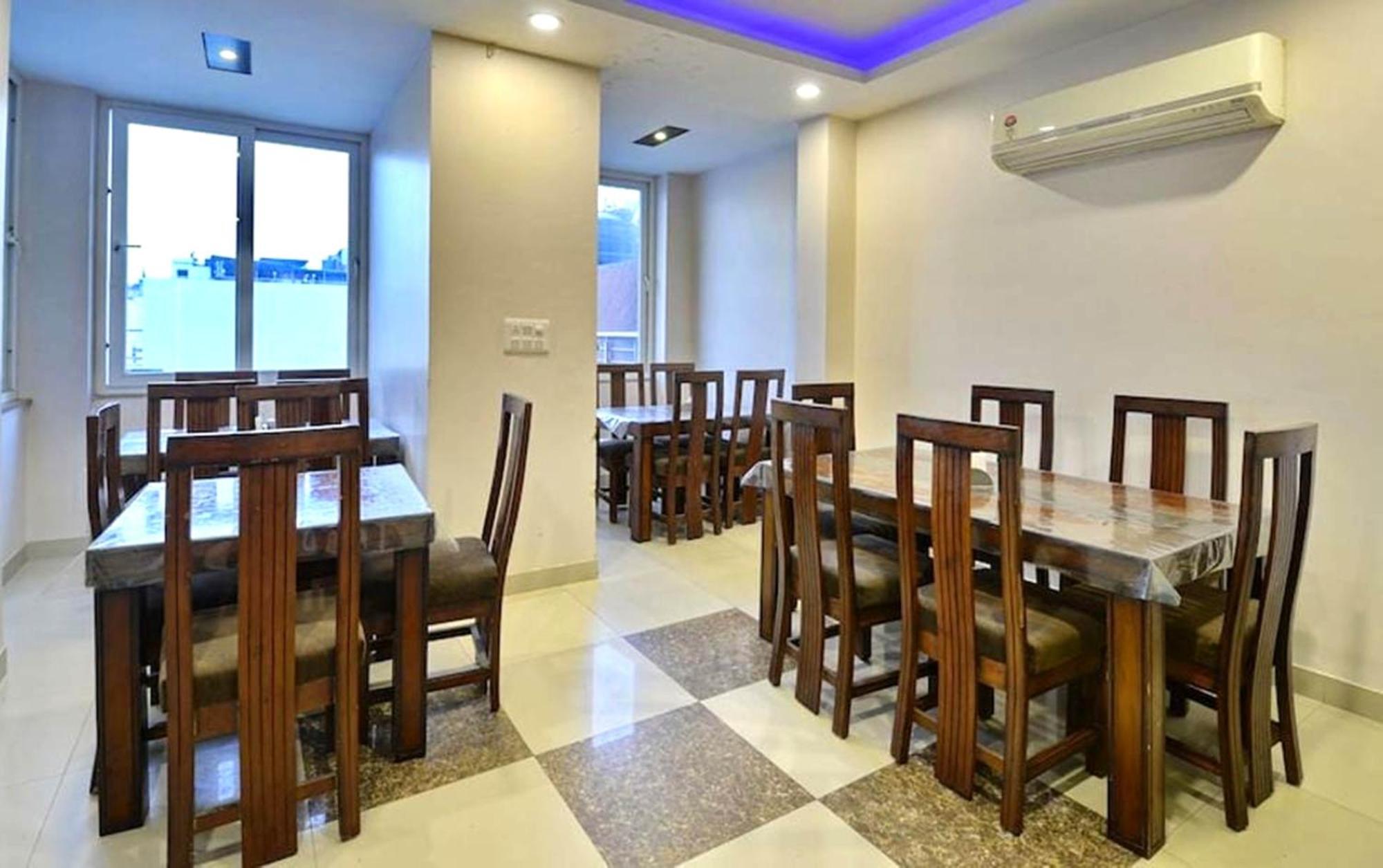 Hotel Emporio View - New Delhi Railway Station - Paharganj Екстериор снимка